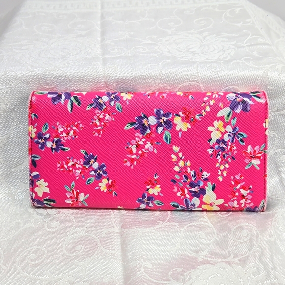Adrienne Vittadini. Floral Pink. Clutch Wallet. - Picture 6 of 10
